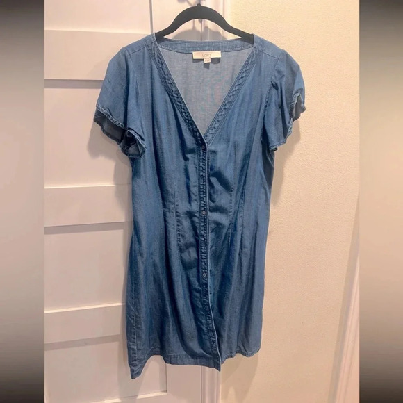 Ann Taylor LOFT Blue Denim Like Short Sleeve V Neck Casual Dress Size 8 EUC - Picture 1 of 4